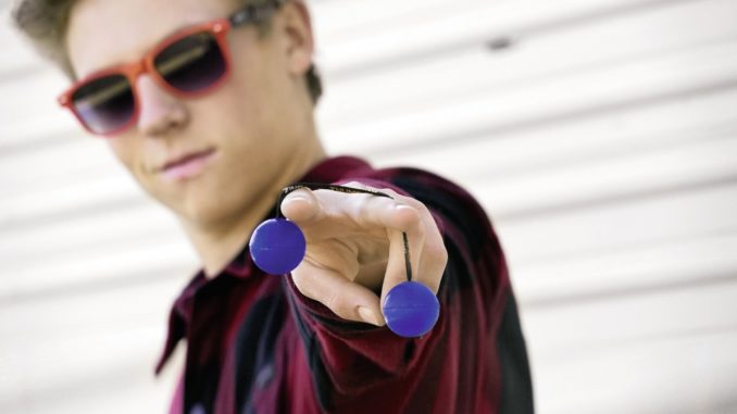 Thumb Chucks_Spielszene_blau