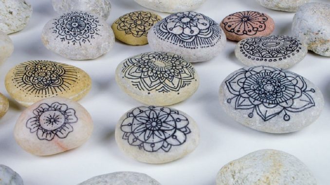 csm_Hand-decorated-stones_Milieu_e2a3c60060