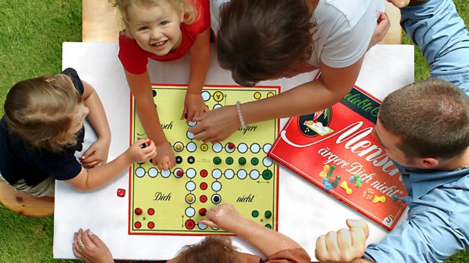 MaeDn_Spielspass fuer die ganze Familie(c)Schmidt Spiele
