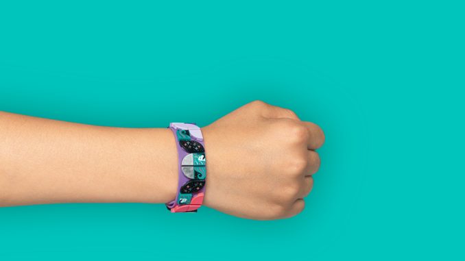 LEGO_DOTS_1HY2020_Lifestyle_41902_arm