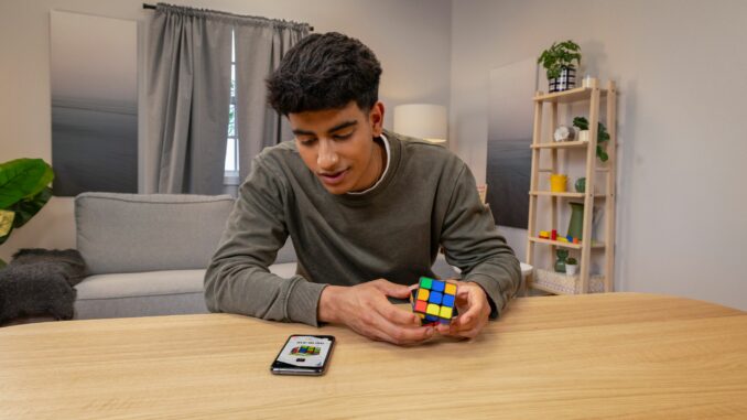 Rubiks Connected X_F~e (Spin Master)