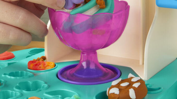 G00285L0_Play-Doh-Bu~ine_Lifestyle_3