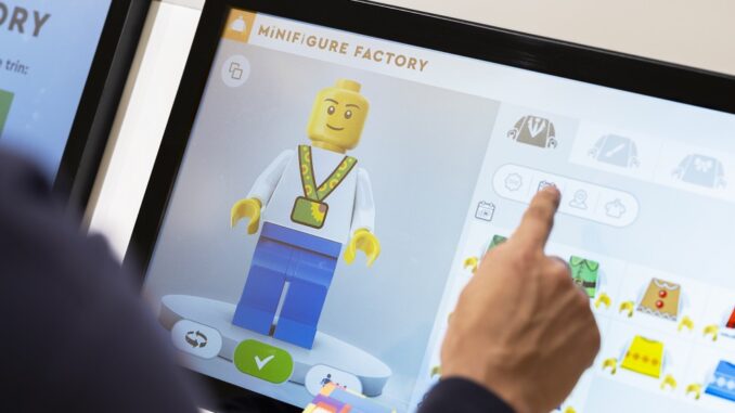 LEGO-Minifigure-Factory_3